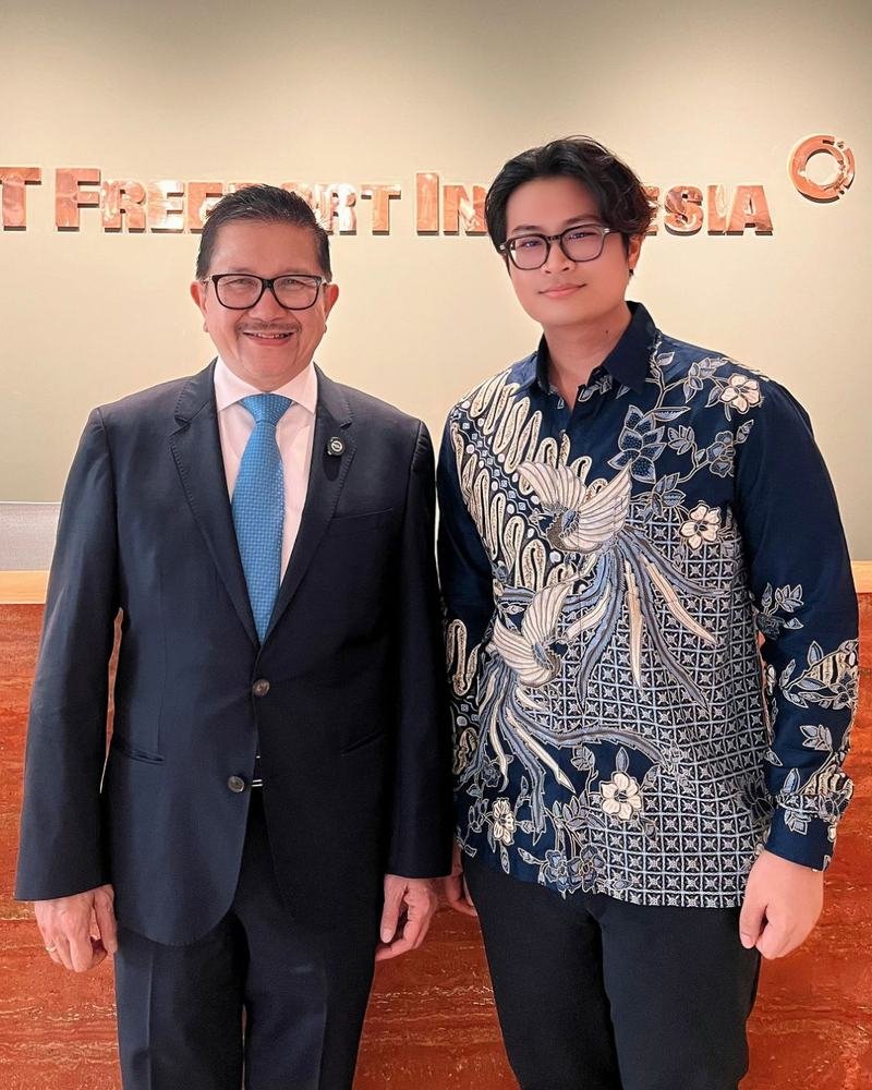 Adha Gozali with Tony Wenas at PT Freeport Indonesia.
